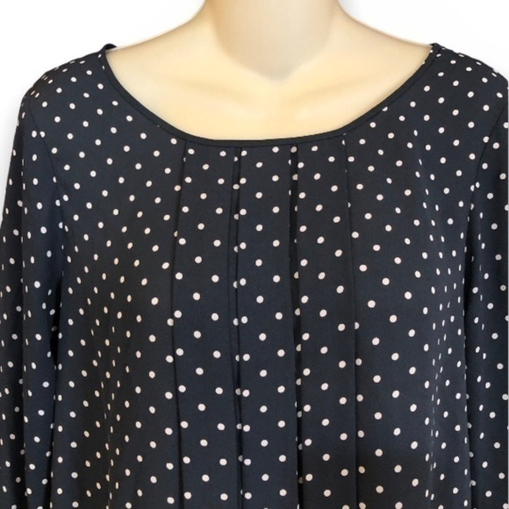 LOFT Polka Dot Pleated‎ Front Top - Picture 4 of 9